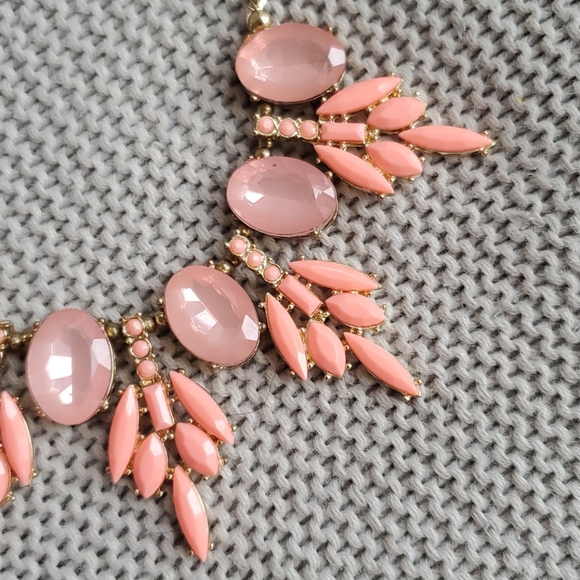 COPY - Gorgeous coral statement necklace - Picture 3 of 7